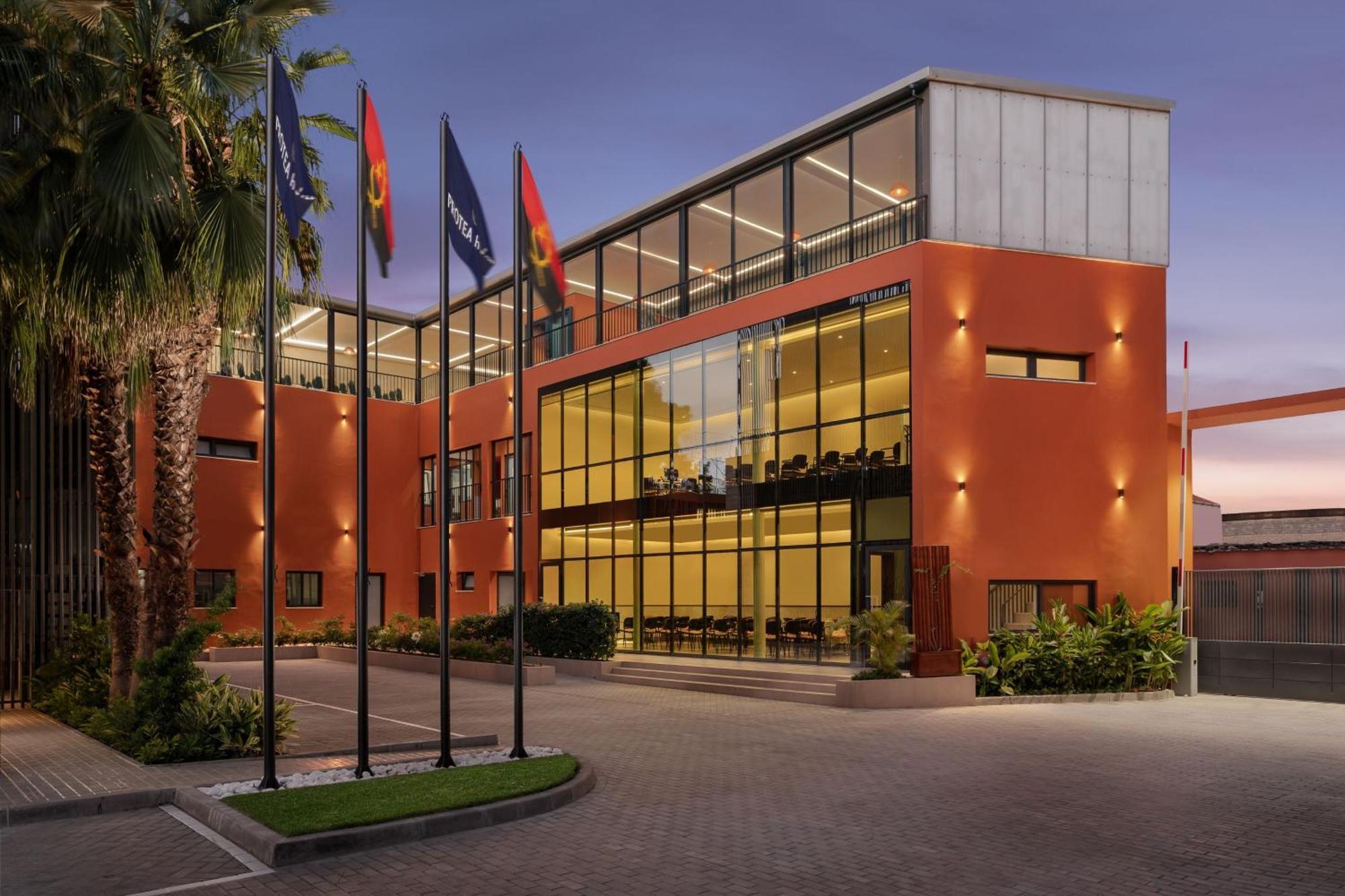 Protea Hotel By Marriott Luanda Exterior foto